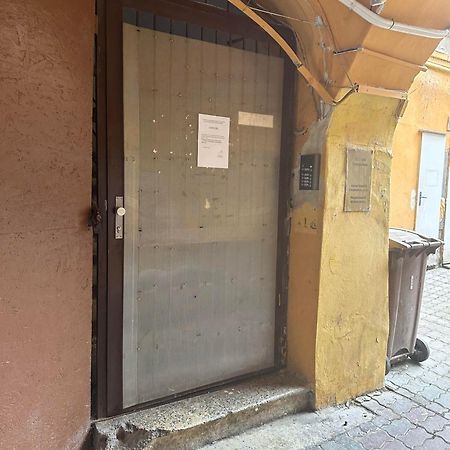 A Private Room In City Center In Bratislava Extérieur photo