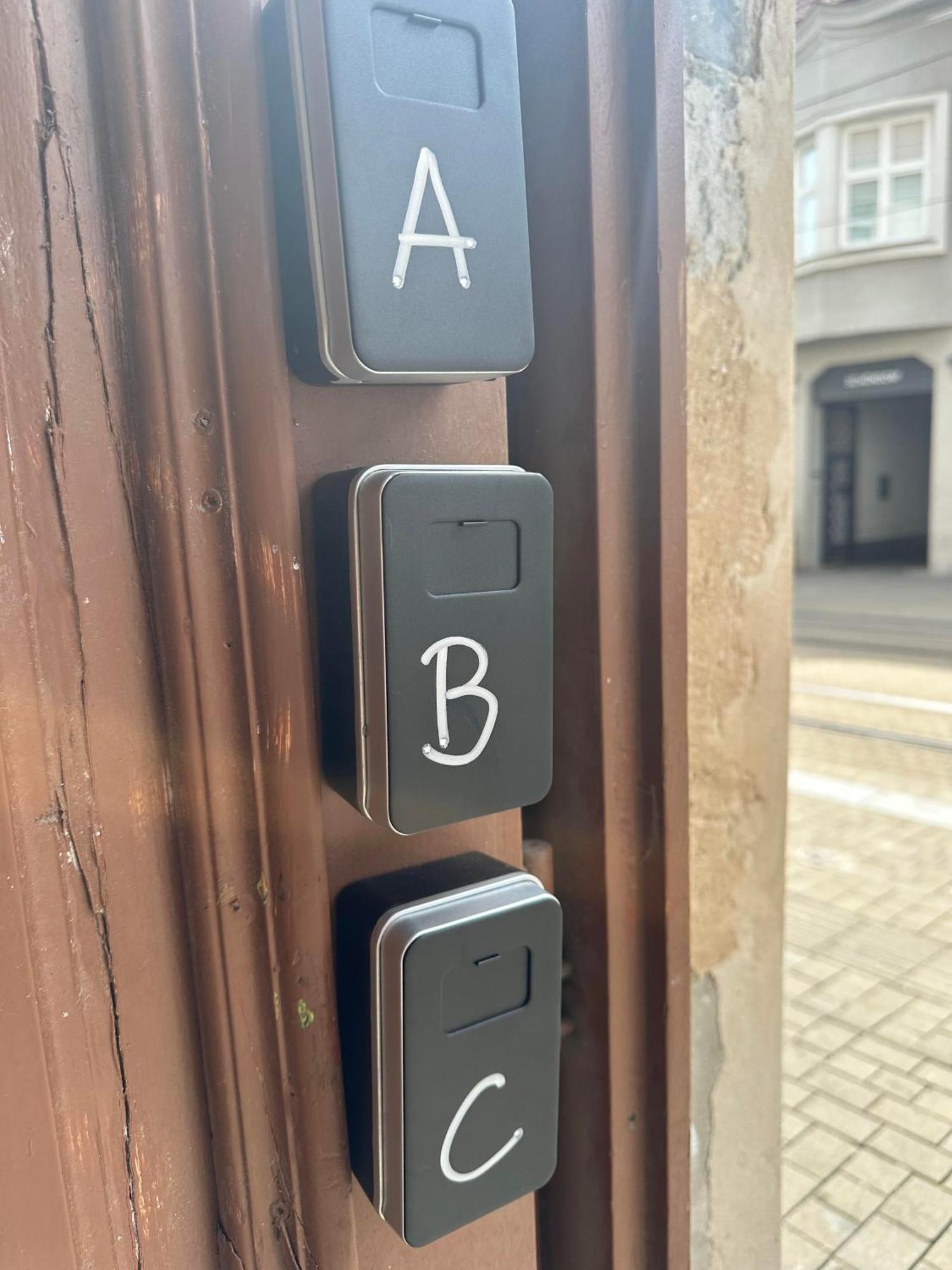 A Private Room In City Center In Bratislava Extérieur photo